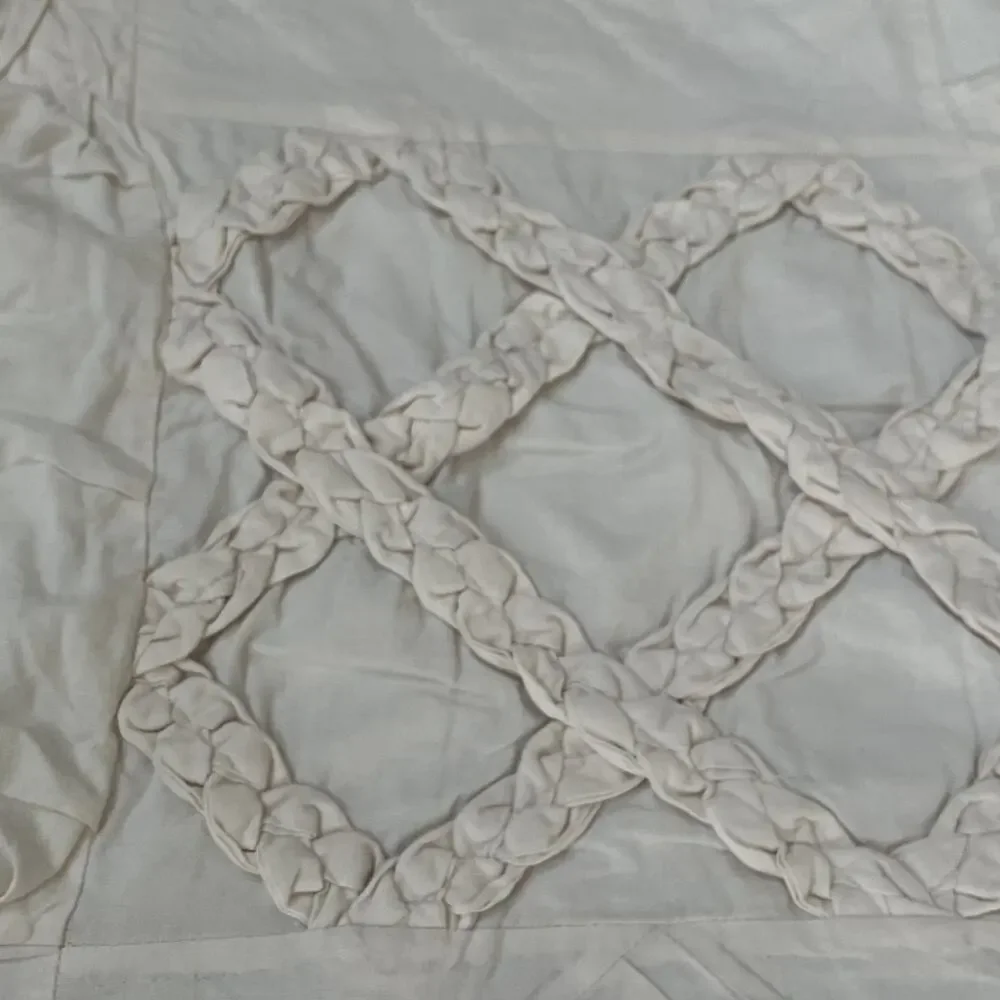 Full Coverlet Hand Quilted Textured Patchwork Braided Trellis Squares Ivory Pink
